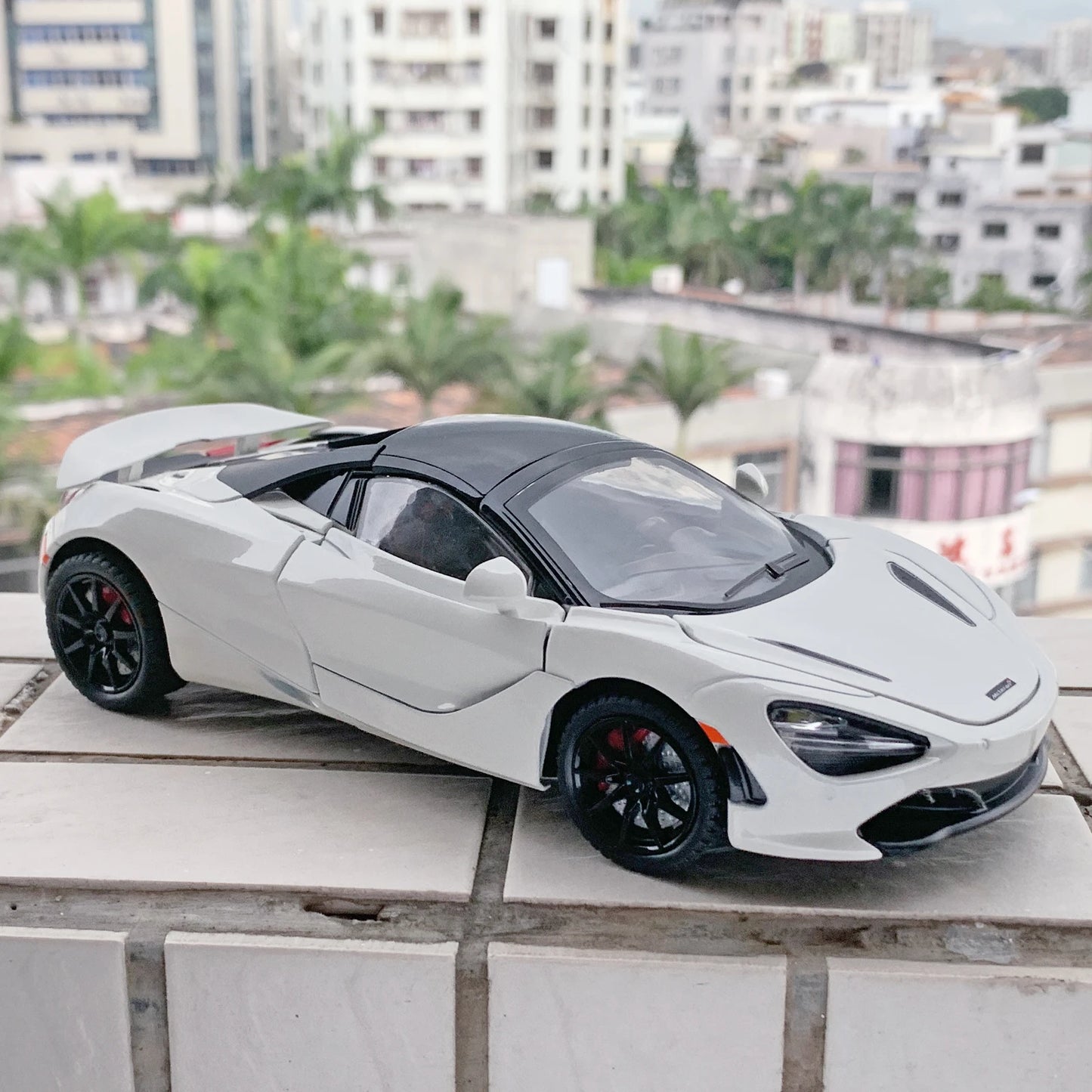 1: 24 McLaren 720S
