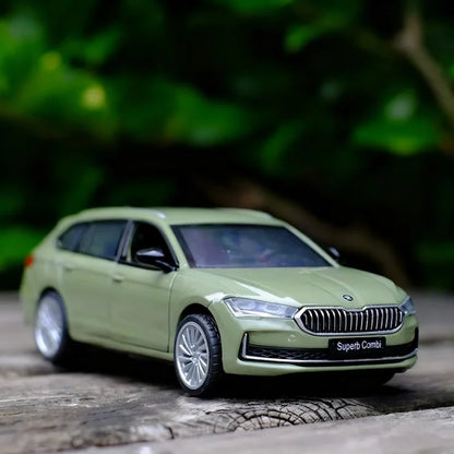 1:43 SKODA SUPERB Combi IV