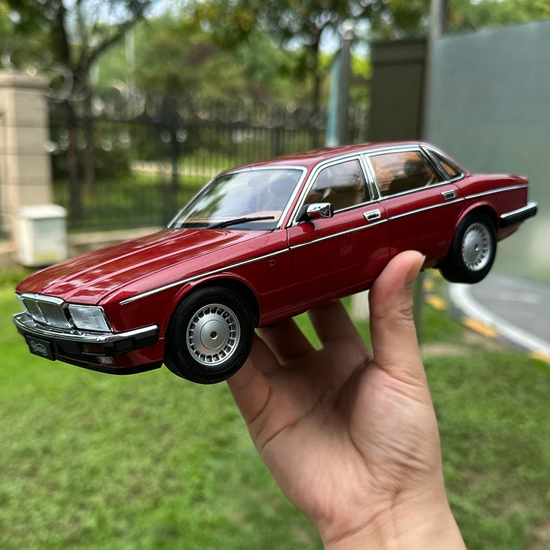 1:18 Jaguar XJ40