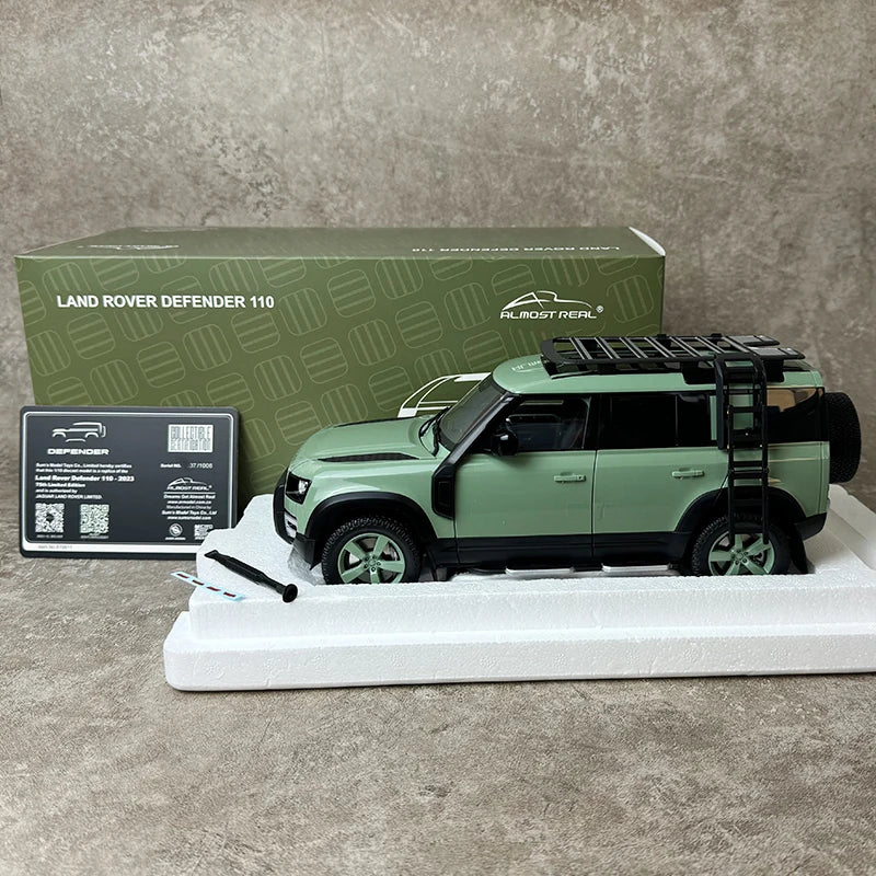 1:18 Land Rover Defender 90 (110) 2023 75th Anniversary Edition