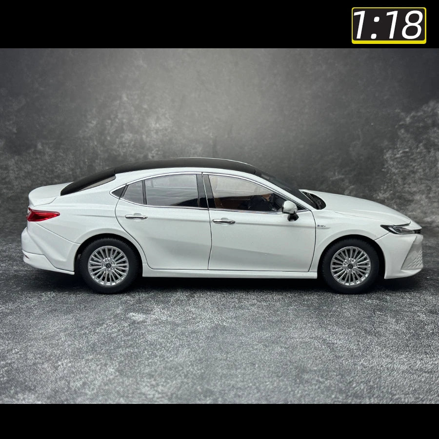 1:18 TOYOTA CAMRY 2024