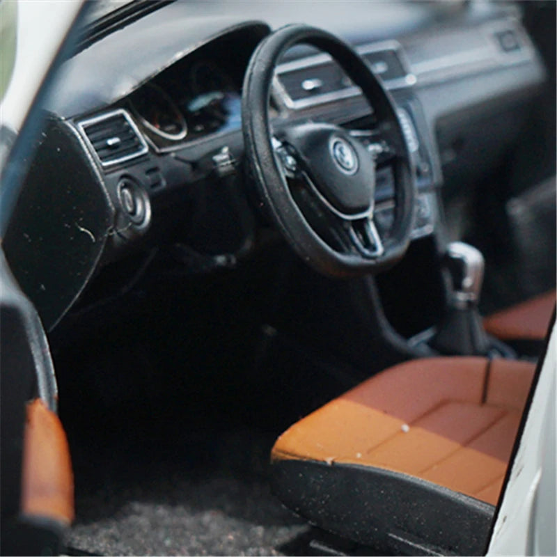 1:18 Volkswagen Gran Santana