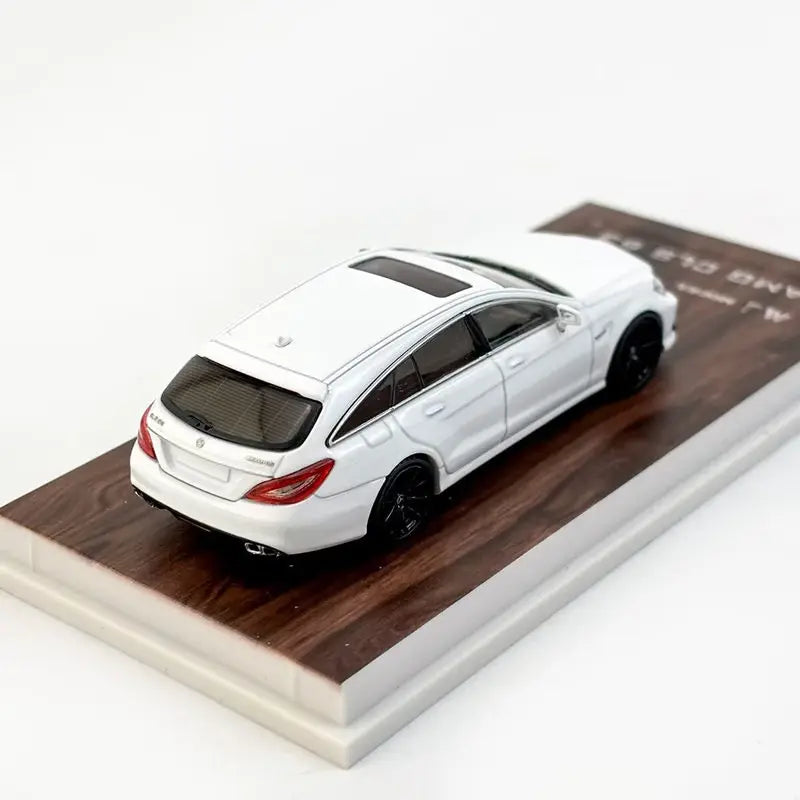 1:64 Mercedes-Benz C63S W218 Station Wagon Coupe