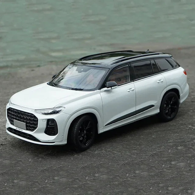 1:18 Audi Q6 2022 Light Edition