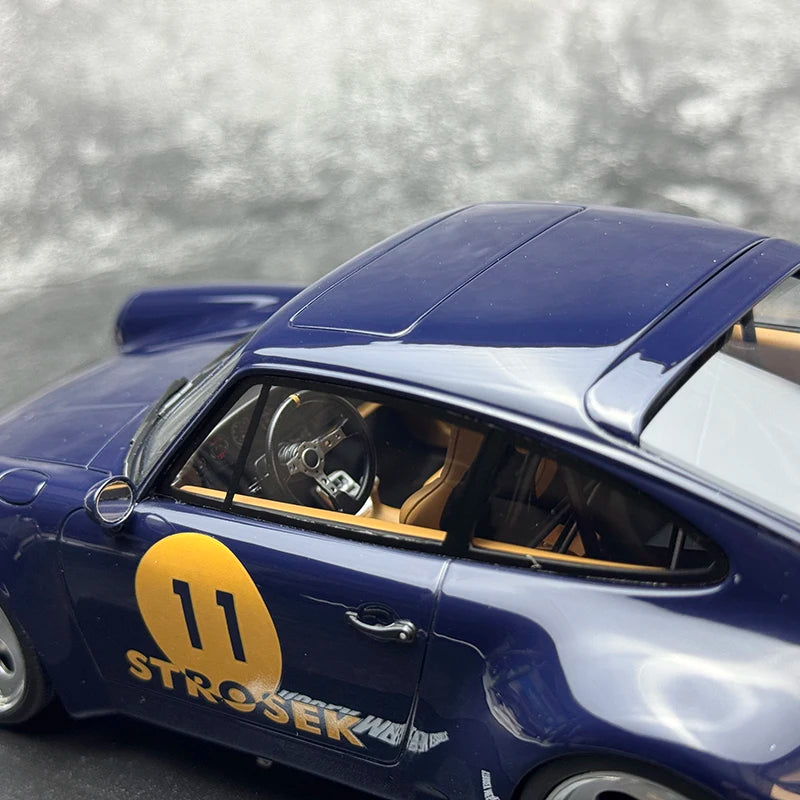 1:18 Porsche 911 STROSEK MEGA 30
