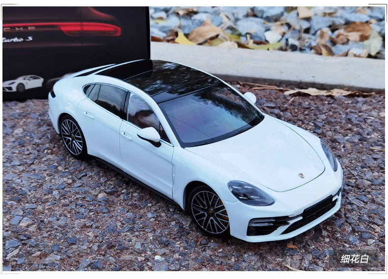 1:18 Porsche Panamera