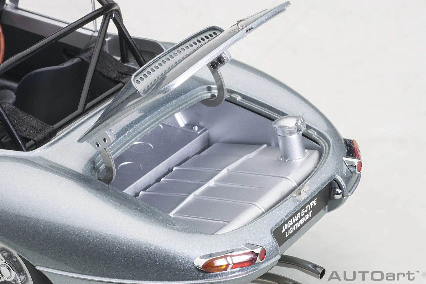 1:18 Jaguar Lightweight E-Type