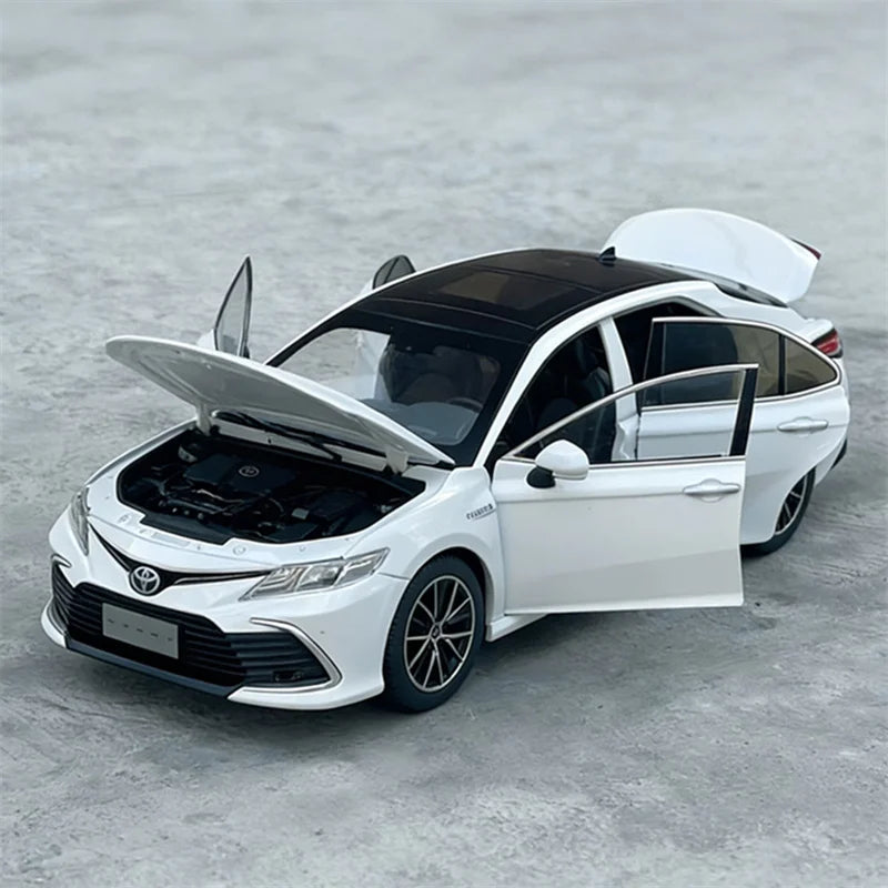 1:18 Toyota Camry 2023