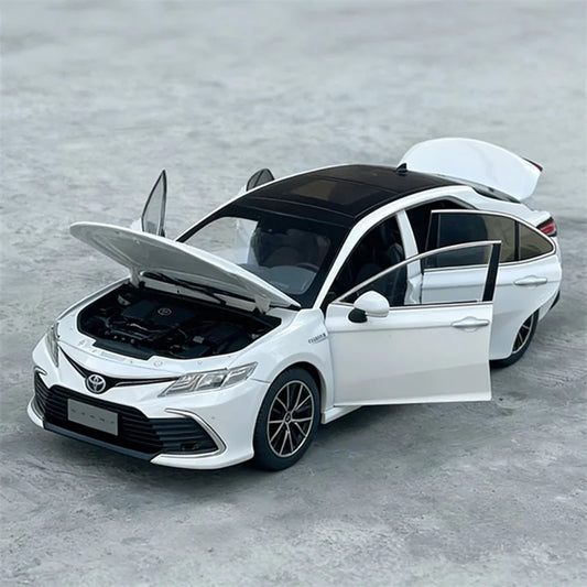 1:18 Toyota Camry 2023
