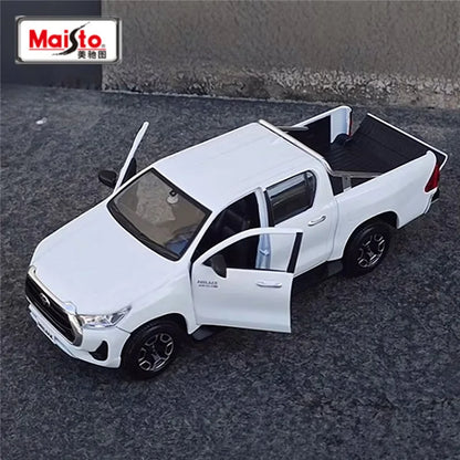 1:27 TOYOTA Hilux