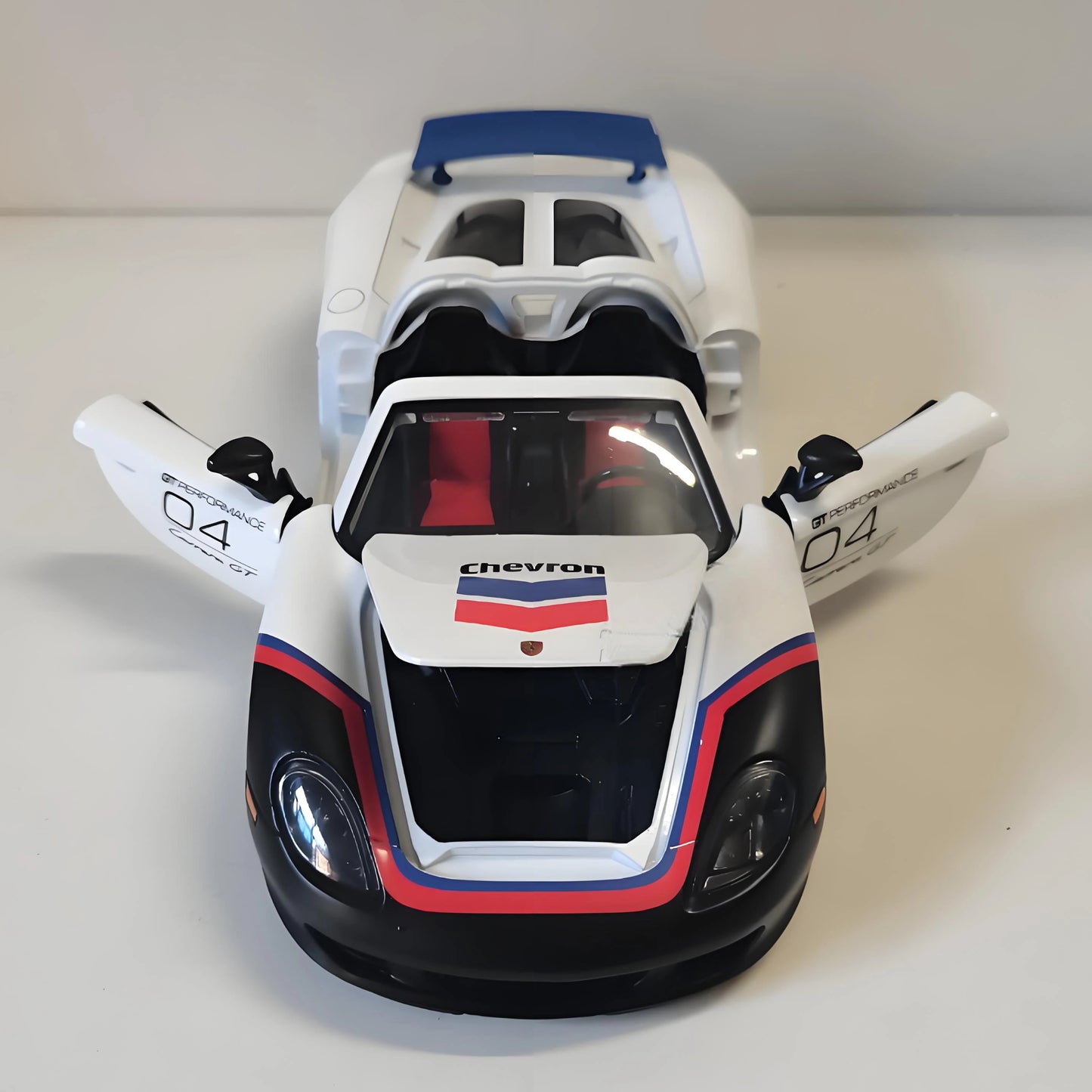 1:24 Porsche Carrera GT