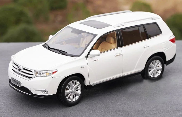 1:18 Toyota Highlander 2012
