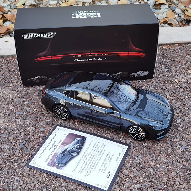 1:18 Porsche Panamera