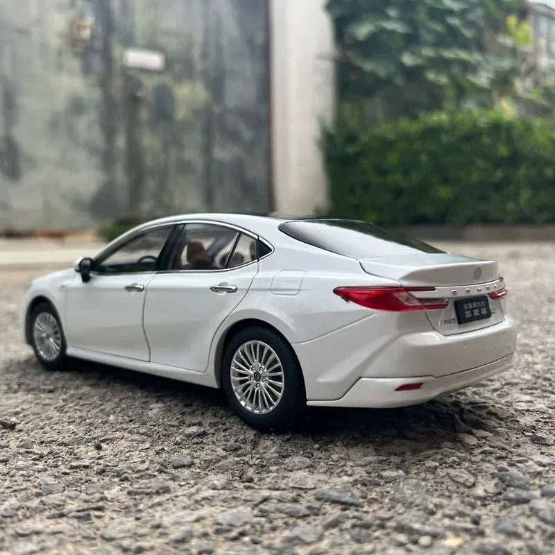 1:18 Toyota Camry 2024