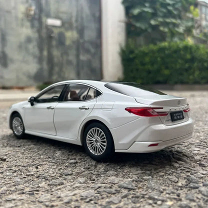 1:18 Toyota Camry 2024