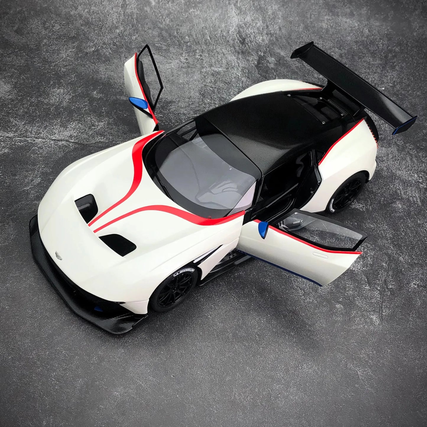 1/18 Aston Martin Vulcan