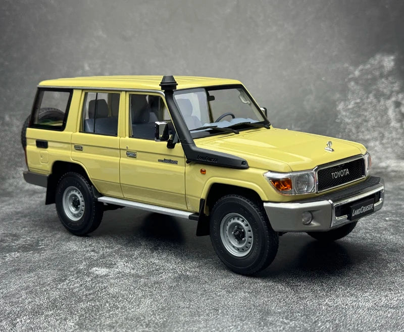 1:18 Land Cruiser 76 2017