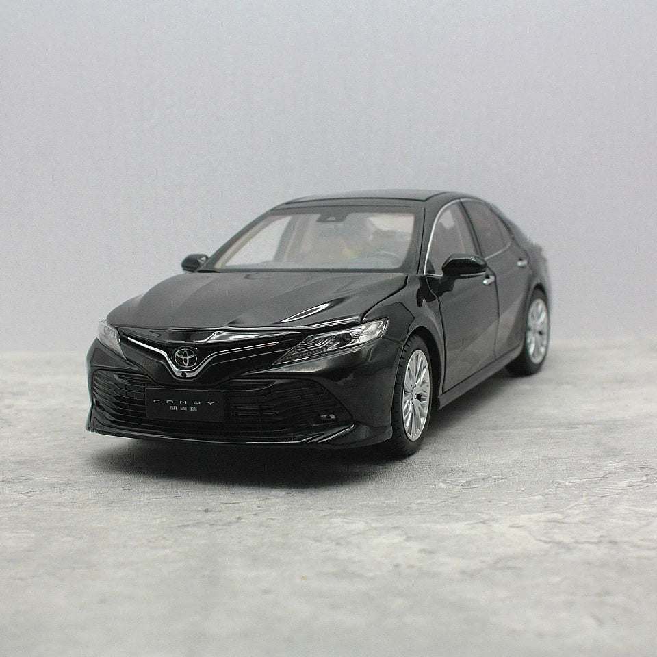1:18 Toyota Camry 8th Generation