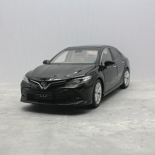 1:18 Toyota Camry 8th Generation