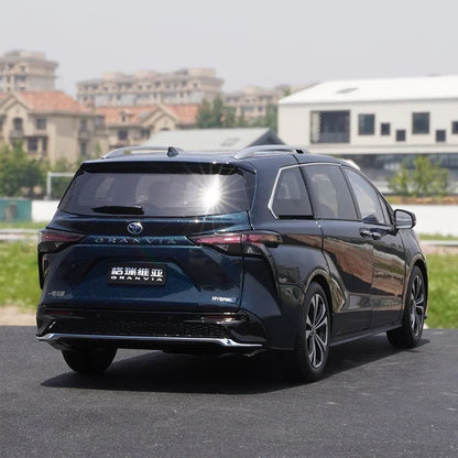 1:18 Toyota Granvia