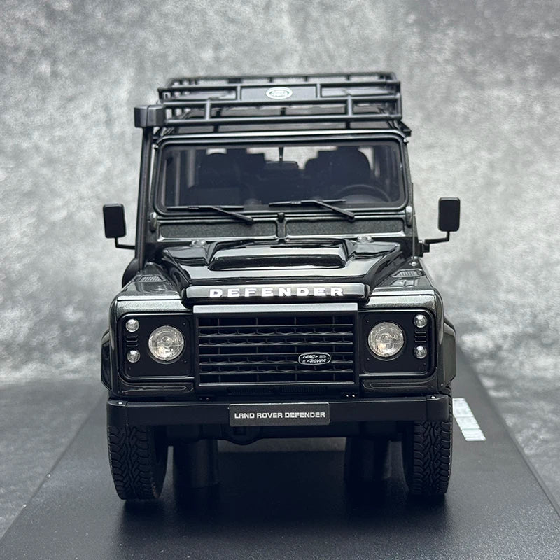 1:18 Land Rover Defender 110 SW 2016