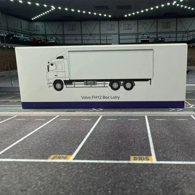 1:76 VOLVO FH Box Type Truck Model