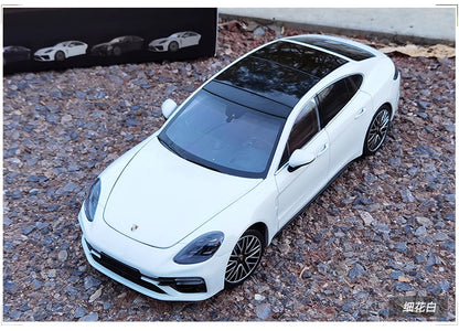 1:18 Porsche Panamera