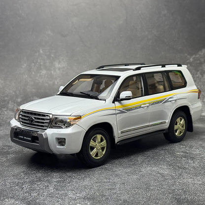 1:18 Land Cruiser LC200