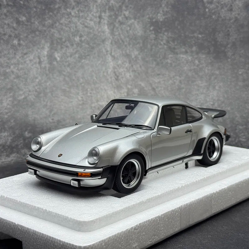 1:18 Porsche 911 Turbo 3.0 (930)