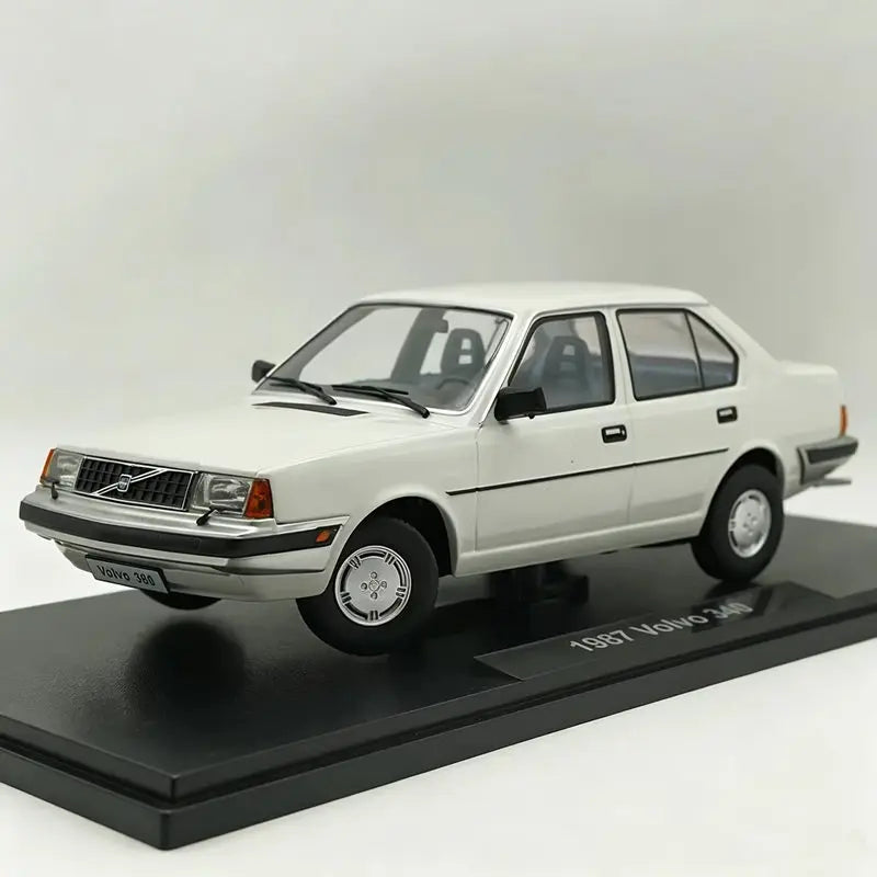1:18 Volvo 340