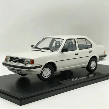 1:18 Volvo 340