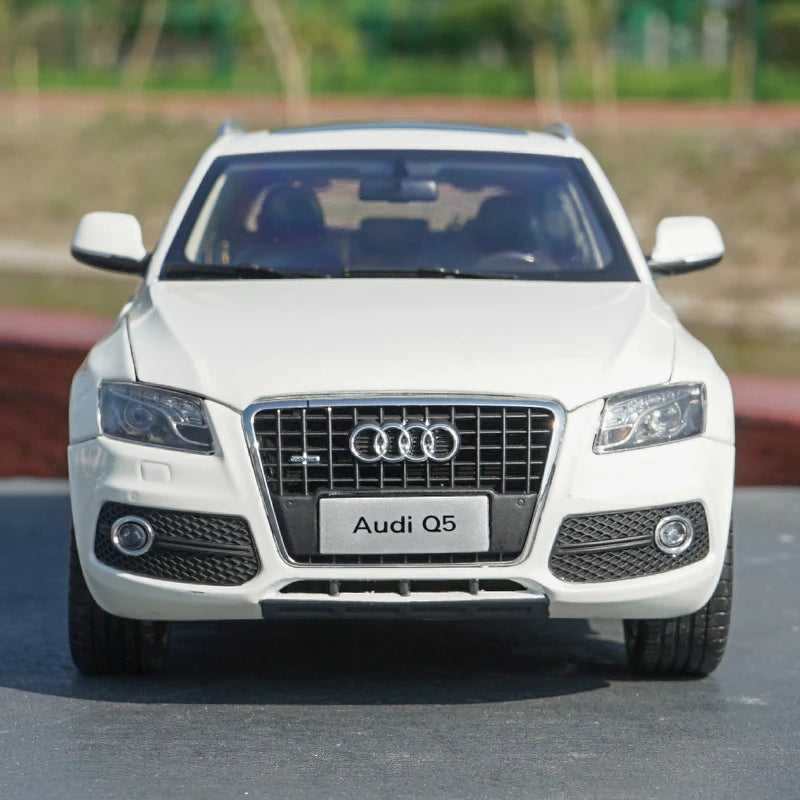 1:18 Audi Q5