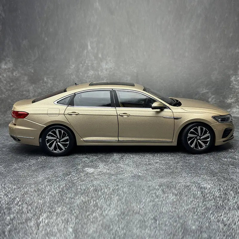 OEM diecast model 1:18 scale VW NEW PASSAT 2022 metal car model static display holiday gift
