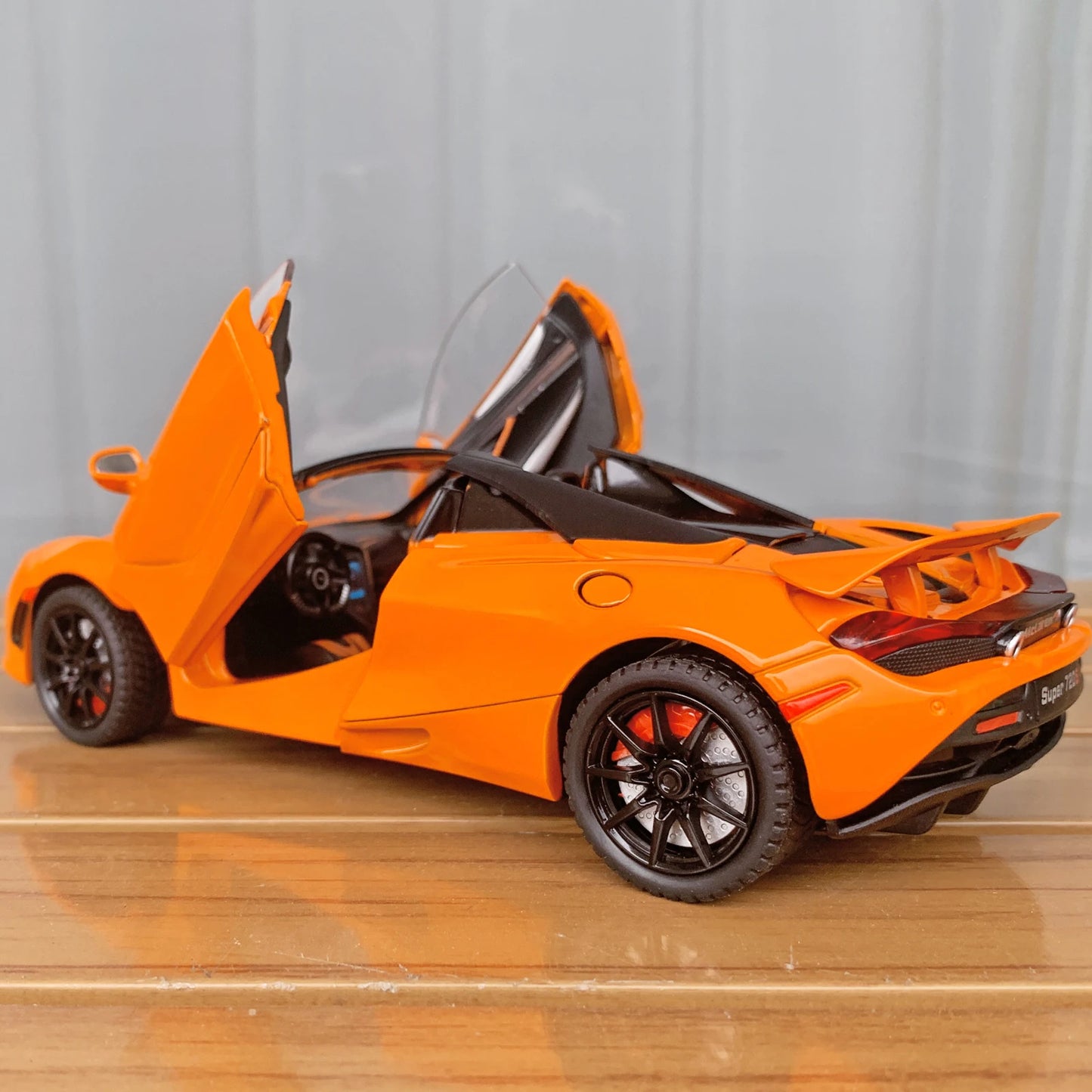 1: 24 McLaren 720S