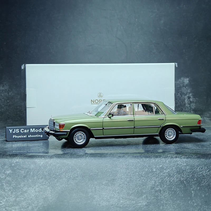 1:18 Mercedes-Benz 450 SEL