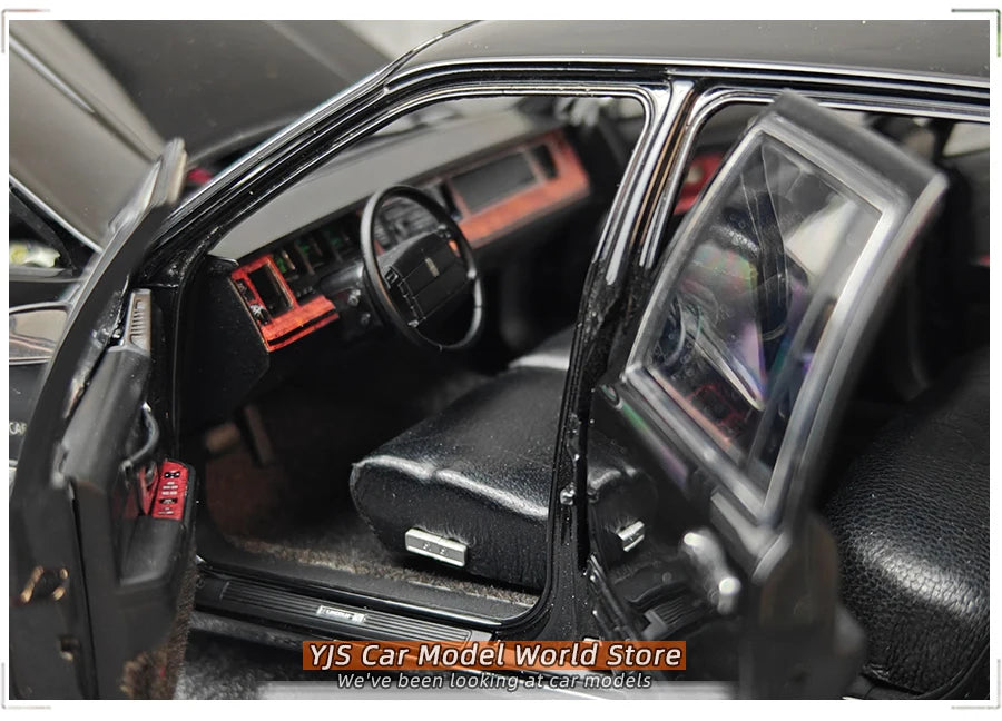 1:18 Lincoln TOWNCAR