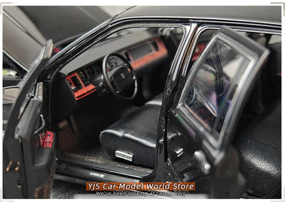 1:18 Lincoln TOWNCAR