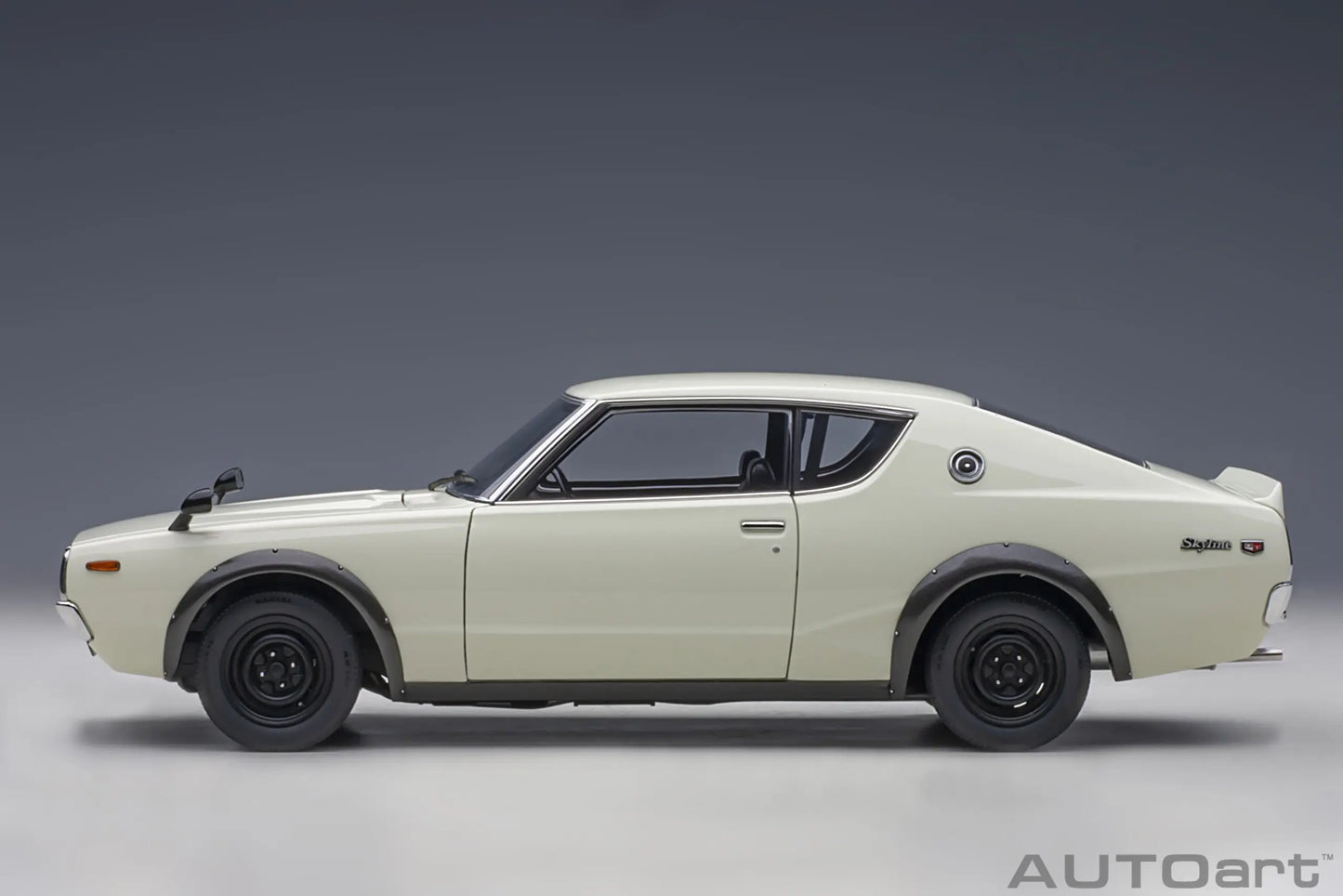 1:18  Nissan Skyline 2000 GT-R (KPGC110)