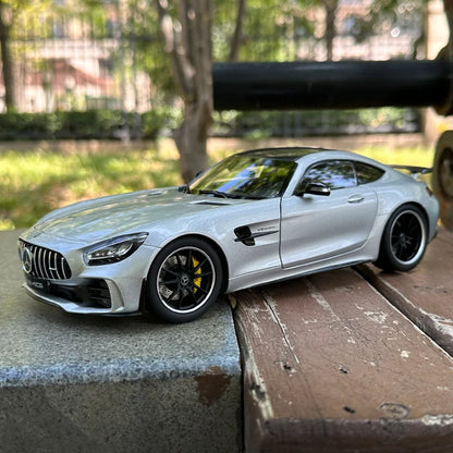 1:18 Mercedes AMG GTR