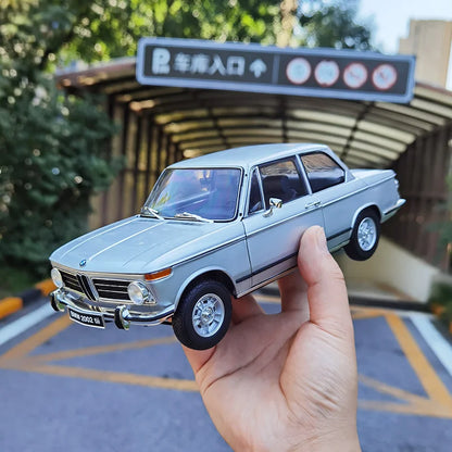 1:18 BMW 2002 tii