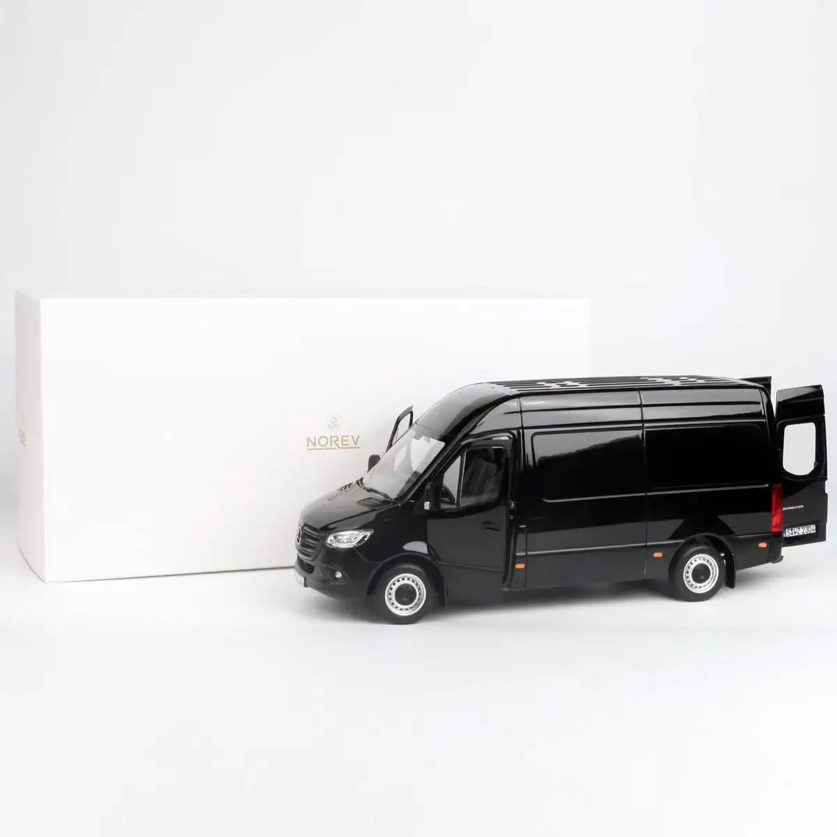 1:18 Mercedes-Benz Sprinter 2018
