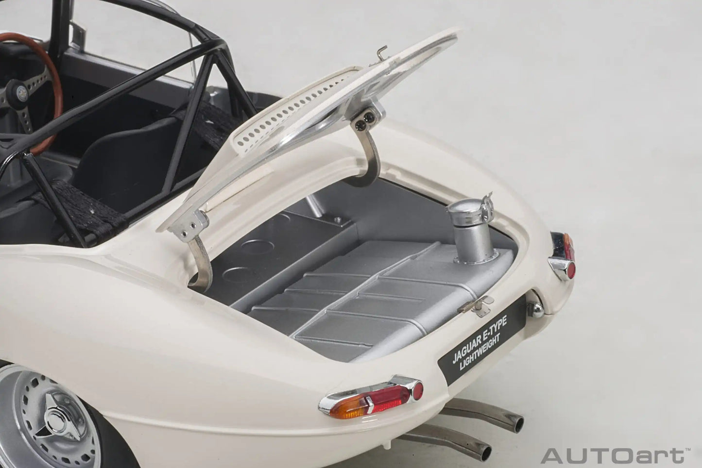 1:18 Jaguar Lightweight E-Type