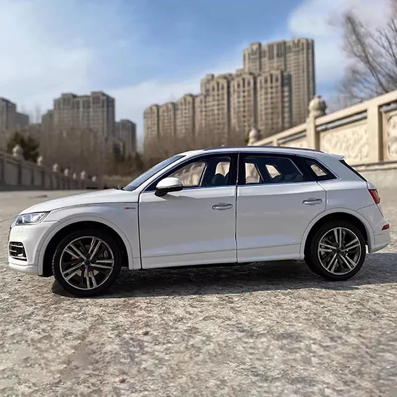 1:18 Audi Q5L 2018