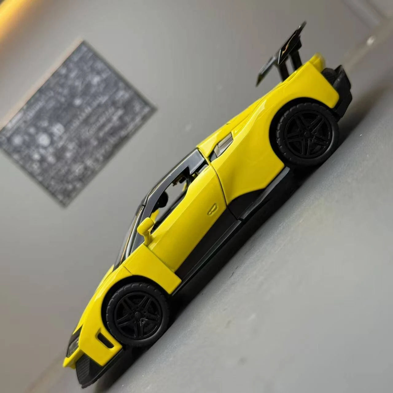 1:32 Ferrari F80