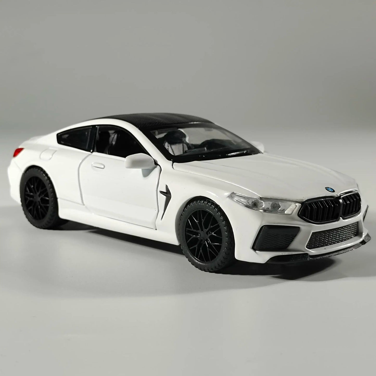 1:32 BMW M8