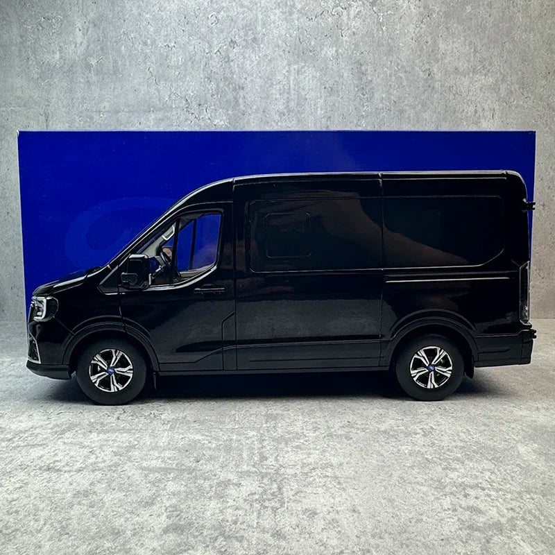 1:18 Ford Transit