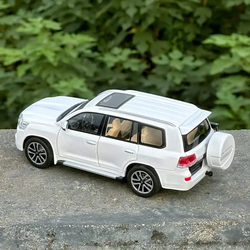 1:32 Land Cruiser LC200
