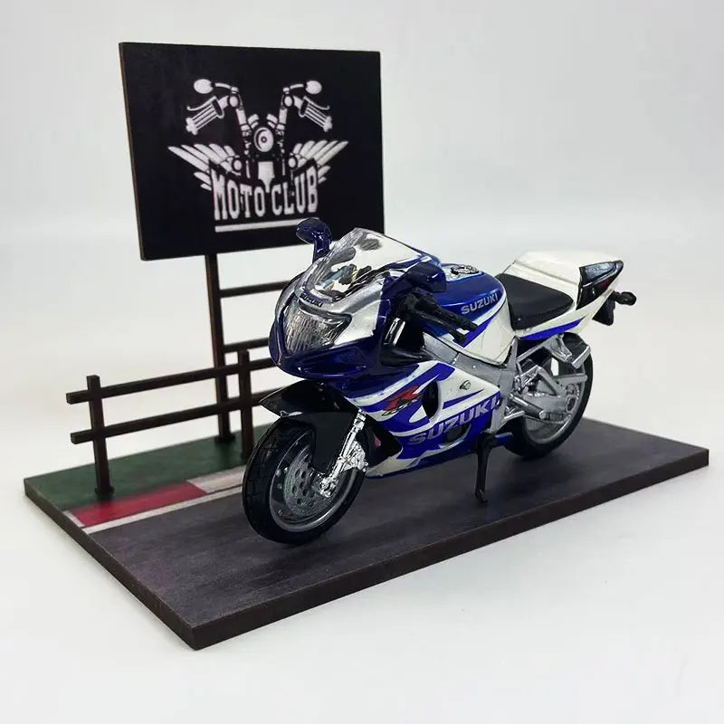 1:18 SUZUKI GSX-R750