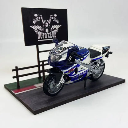 1:18 SUZUKI GSX-R750