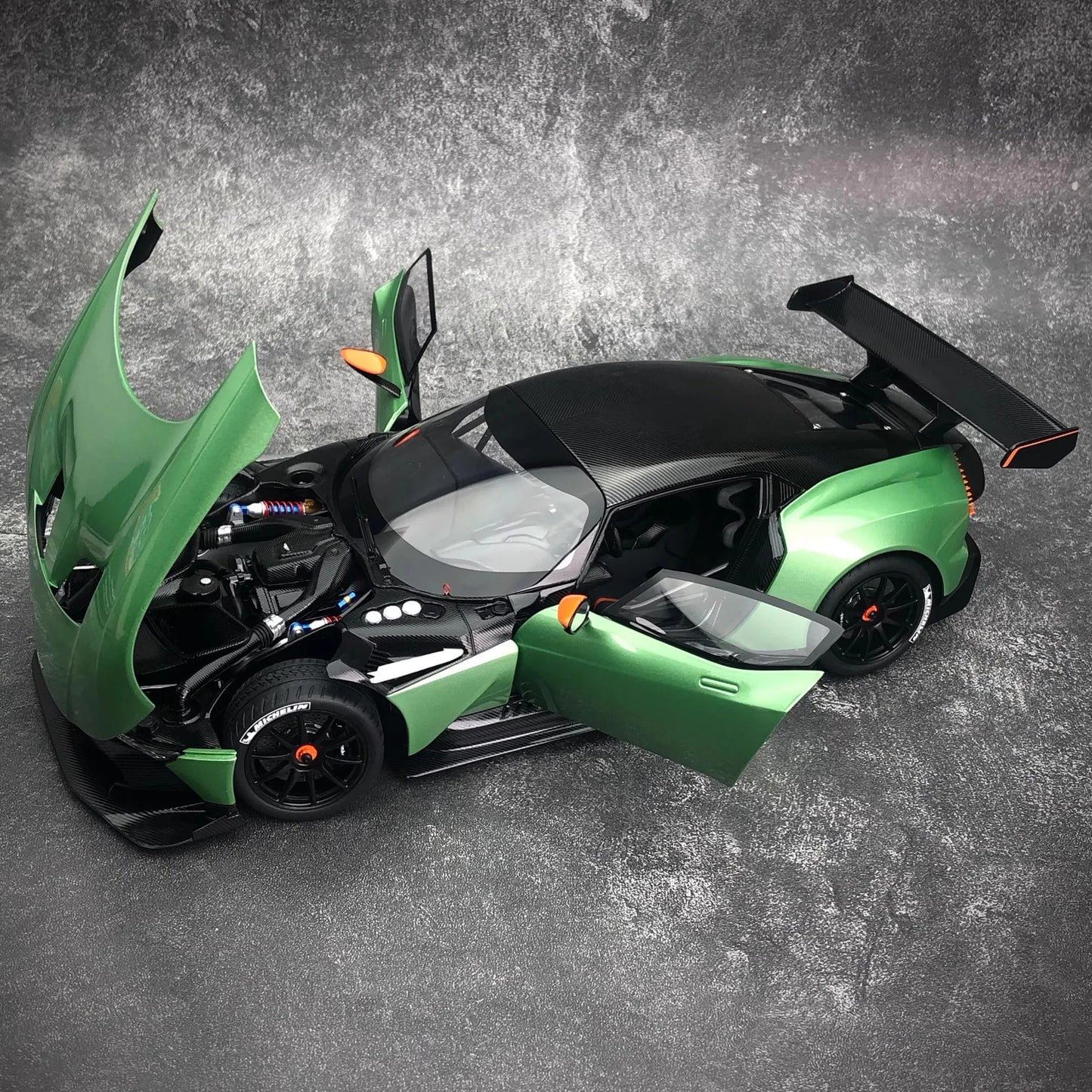 1/18 Aston Martin Vulcan